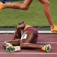Campeona olímpica sufrió impactante caída al saltar un obstáculo en la prueba de los 3 mil metros