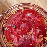 Aprovechá que es temporada de cebolla y hacé estas conservas al malbec que dura meses y es puro sabor
