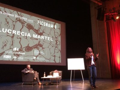 'Lo difícil es sacudirse la tontera”, dice la cineasta Lucrecia Martel en el CCU
