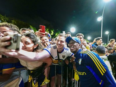 Luis Advíncula rescindió su contrato con Boca y se irá al fútbol peruano
