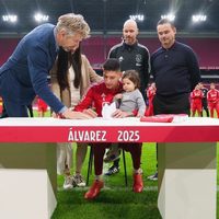 Edson Álvarez renueva contrato con Ajax hasta 2025