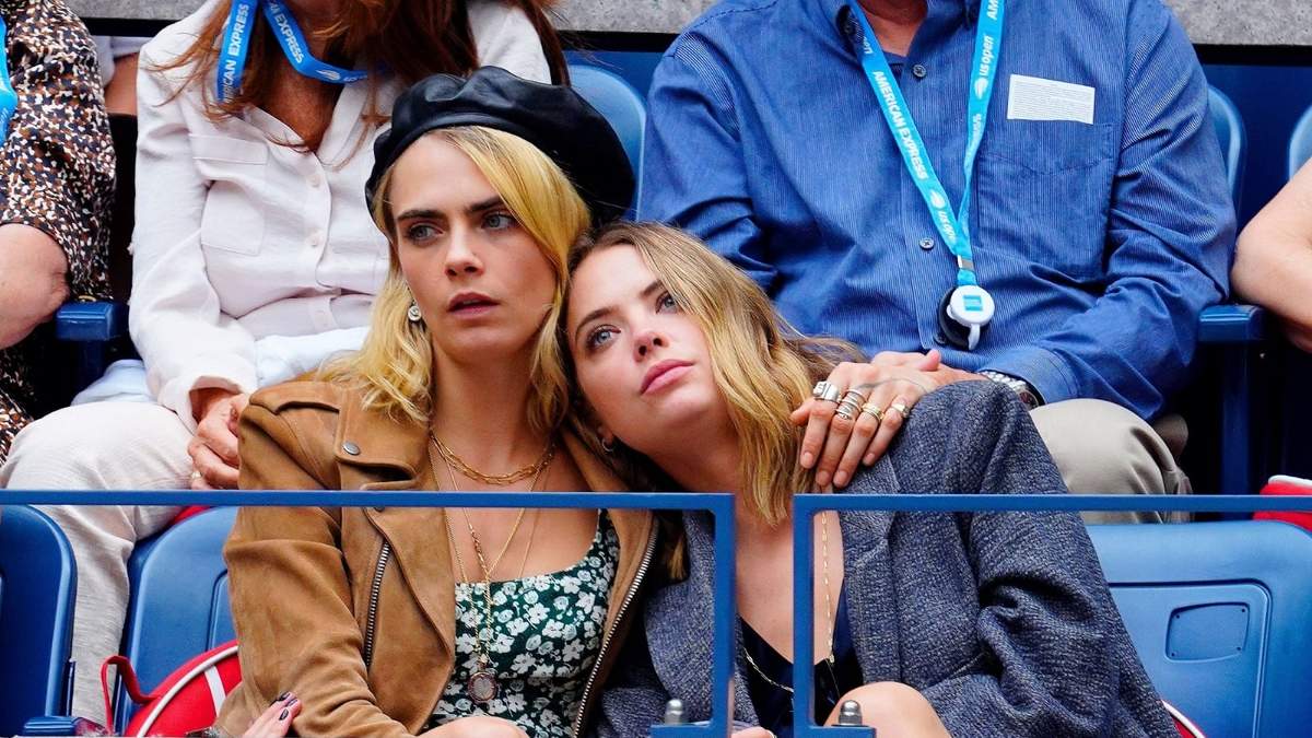Cara Delevingne y Ashley Benson. Fuente: (Twitter)