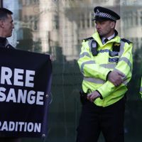 Comunidad periodística y política del mundo se vuelca a favor de Assange
