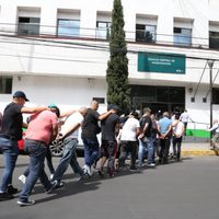Policías detienen en Iztacalco a 10 presuntos ladrones de mil cajas de botas
