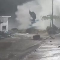 Huracán Erick derriba el monumento al Pez Vela en Puerto Escondido (Video)