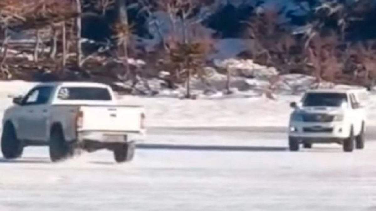 Las camionetas hicieron "trompos" sobre la laguna congelada y provocaron daños ambientales. Fuente (Instagram)