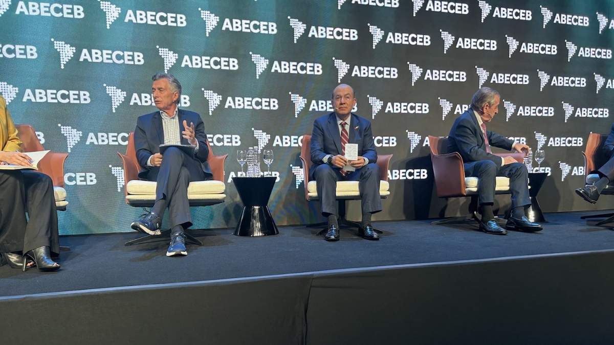 El expresidente durante su participación en el 15 Foro ABECEB, realizado en Buenos Aires, Argentina