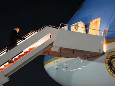 Avión de Trump regresa a Washington por problema eléctrico menor, dice la Casa Blanca