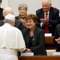 El Papa criticó las presiones para pagar la deuda