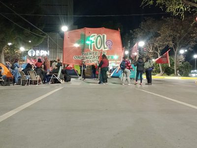 Las organizaciones sociales levantaron el acampe, pero advirtieron que permanecerán en "alerta"