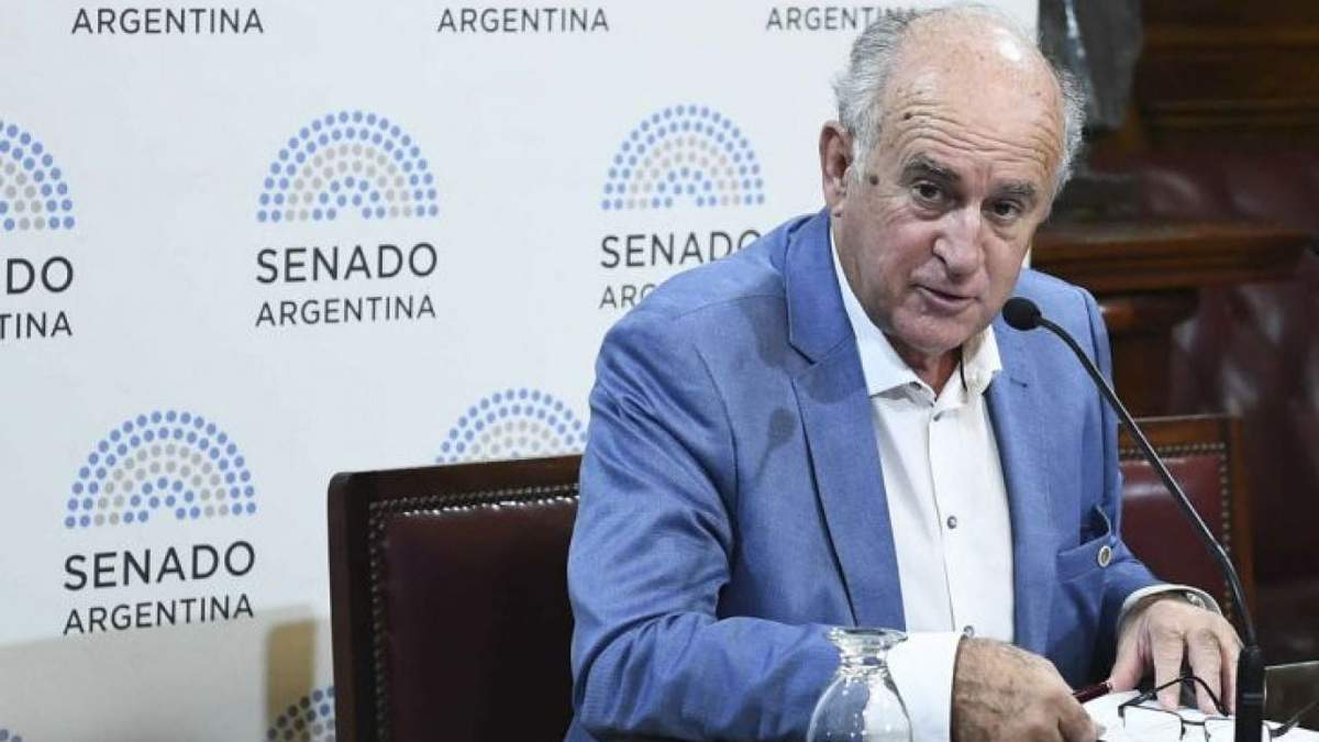 El senador nacional del Frente de Todos por la Provincia del Neuquén, Oscar Parrilli. Fuente: (Twitter)