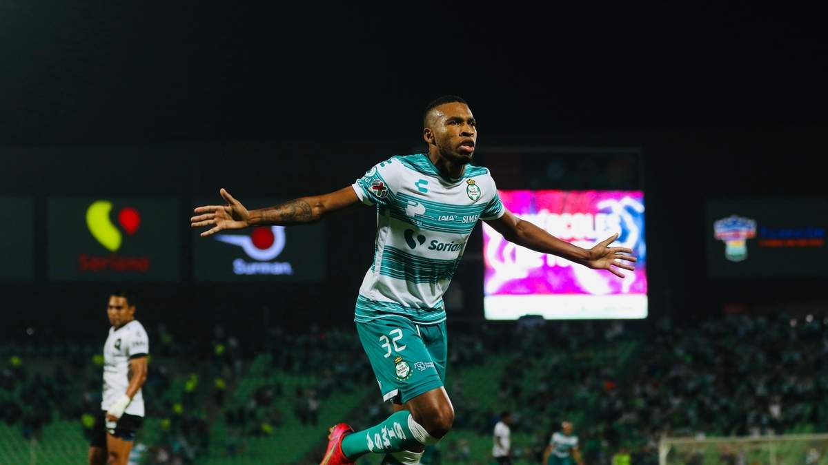 El ecuatoriano Ayrton Preciado marcó el segundo gol