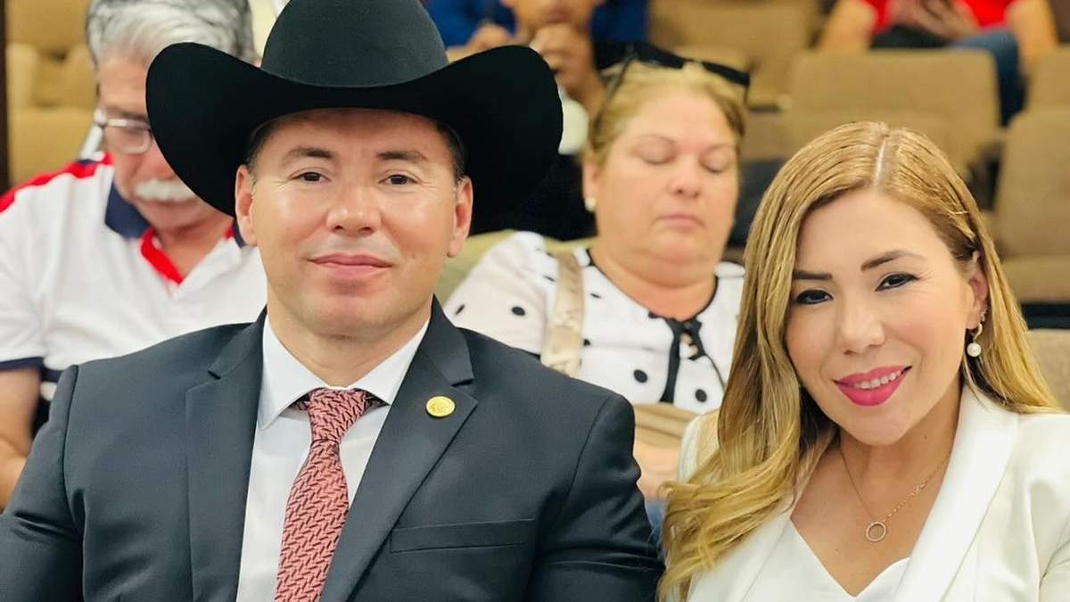 El diputado del PT, Tony Flores, y su hermana Tania en el Congreso de Coahuila