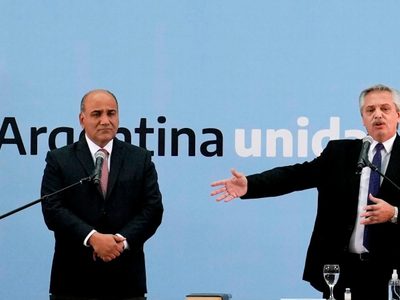 “Ojalá que Dios nos ayude, porque realmente nos hace falta”: la inadvertida frase de Juan Manzur