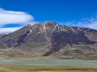 Descubrí el volcán Tromen: caminatas guiadas entre historia ancestral y paisajes únicos
