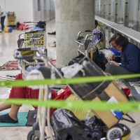 Crisis de personas sin hogar se desarrolla en el aeropuerto internacional de Madrid