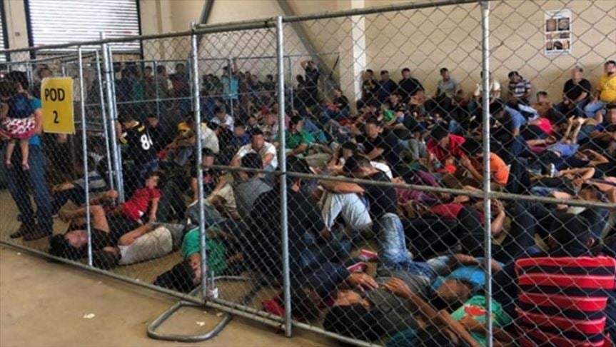 Es la primera vez, durante la administración Biden, que los agentes fronterizos detienen a más familias migrantes que a personas solas