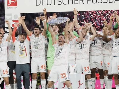 El Bayern de Múnich celebra el título de la Bundesliga y se despide de Thomas Müller