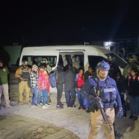 Rescatan a 61 migrantes hacinados en una casa de seguridad en Tamaulipas