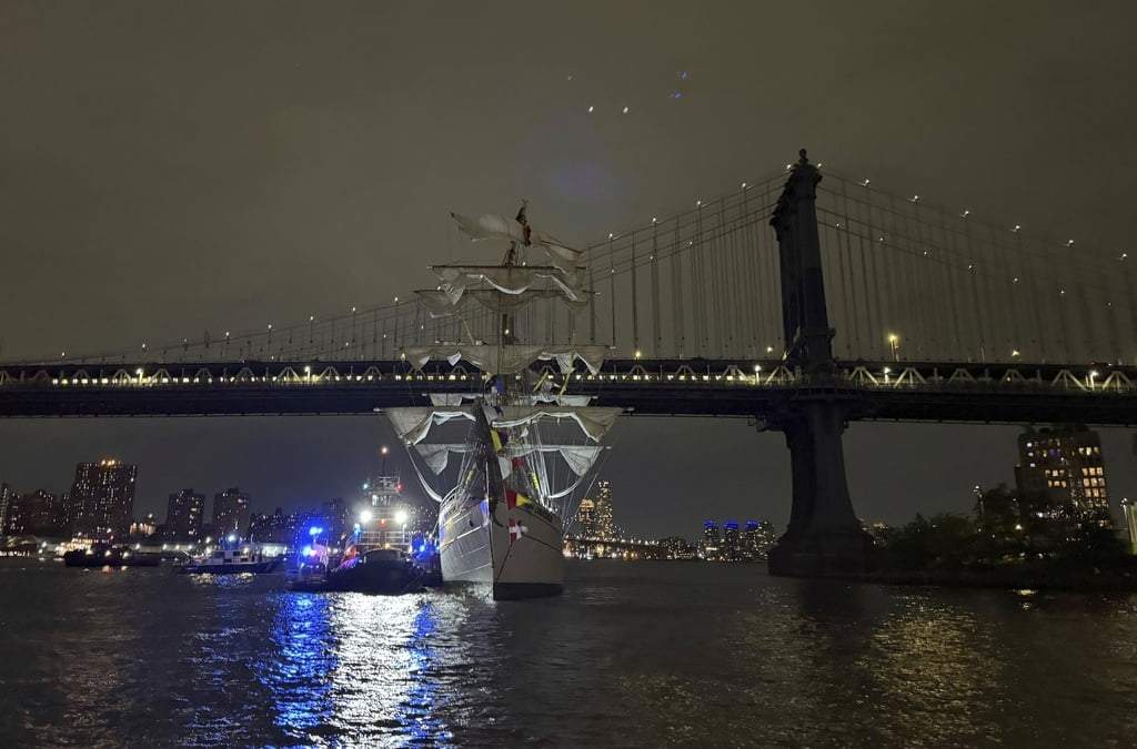 Buque Cuauhtémoc era manejado por piloto de puerto de Nueva York cuando colisionó: Semar