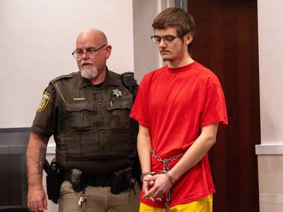 Adolescente que mató a sus padres para intentar matar a Trump recibe cadena perpetu