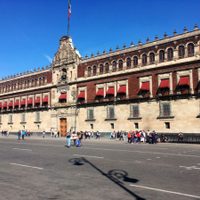Liberan de policías y vallas los alrededores del Palacio Nacional