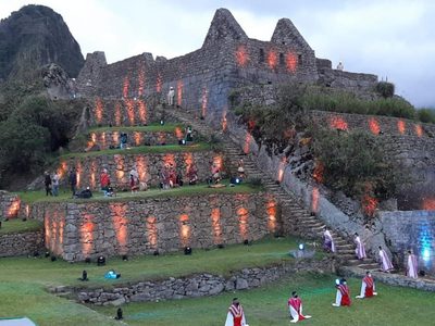 Celebración multicolor en la apertura de Machu Picchu para el turismo