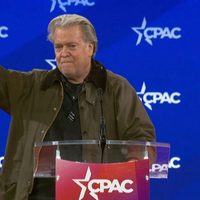 Steve Bannon, exasesor de Trump hace saludo nazi