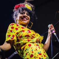 Hollie Cook, tímido ángel de fuego