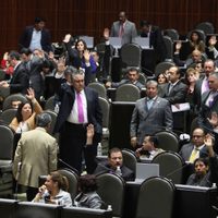 PRD se alía al PRI en San Lázaro para bloquear investigación sobre Iguala