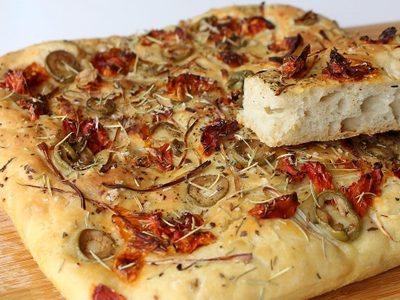 Focaccia de arroz: si no sabés qué cocinar, prepará esta receta mega fácil para una cena exprés y rica