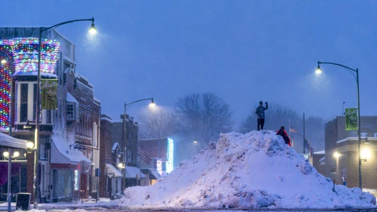 La escena en medio de la tormenta invernal en Oskaloosa, Iowa, el 9 de enero de 2024
