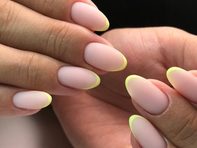 Nail art: la nueva tendencia súper delicada que desplazó a la manicura francesa