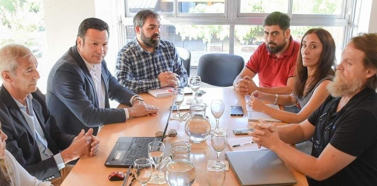 Reunión entre el Gobierno provincial y ATEN. Fuente: (Facebook)