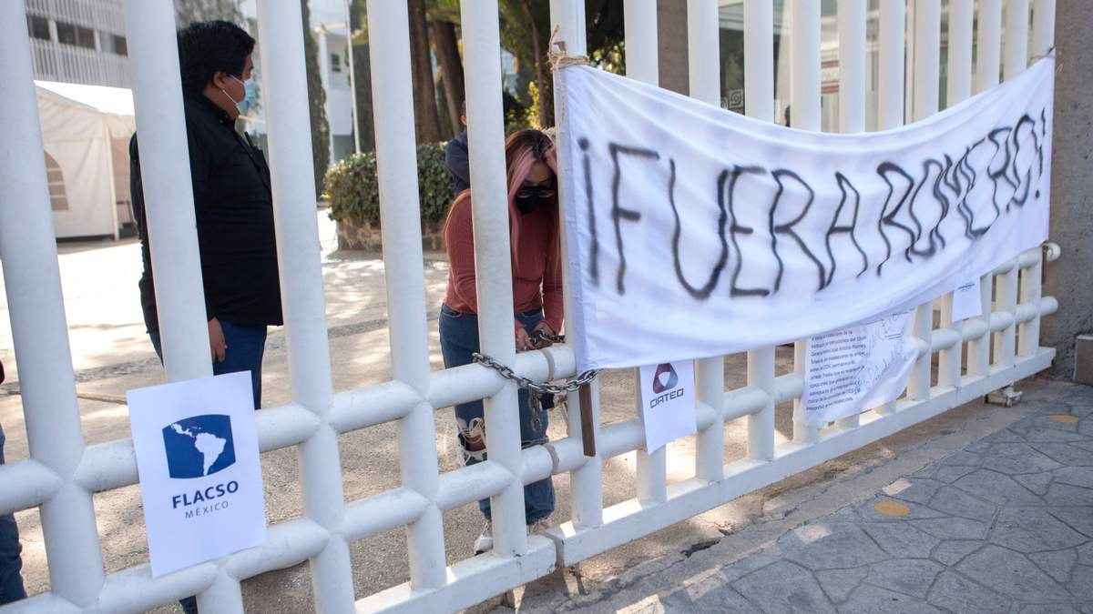 Alumnos del CIDE rechazan el nombramiento de José Romero Tellaeche como director