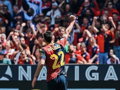 Johan Vásquez anotó gol en la derrota 2-1 del Milan vs. Genoa (Video)