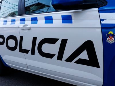 Intentó robar en un parque de diversiones, fue apuñalado por el cuidador y huyó