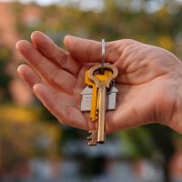 El lugar ideal, según el Feng Shui, para guardar las llaves de casa y evitar perder dinero: tomá nota