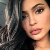 ¡Te descubrimos! Después de tantos looks así es Kylie Jenner al natural. ¡Mmm!