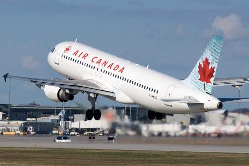 El vuelo de Air Canada vuela con 130 pasajeros. Fuente: (Twitter).