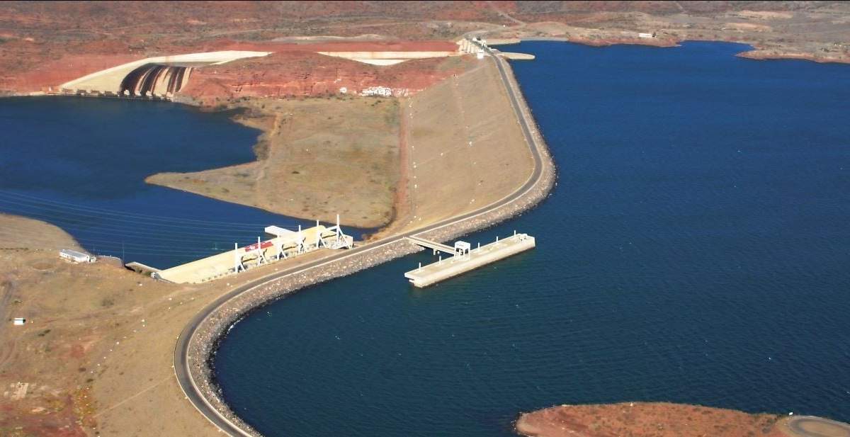 Represa y central hidroeléctrica El Chocón sobre el Río Limay. Fuente: (Argentina.gob.ar)