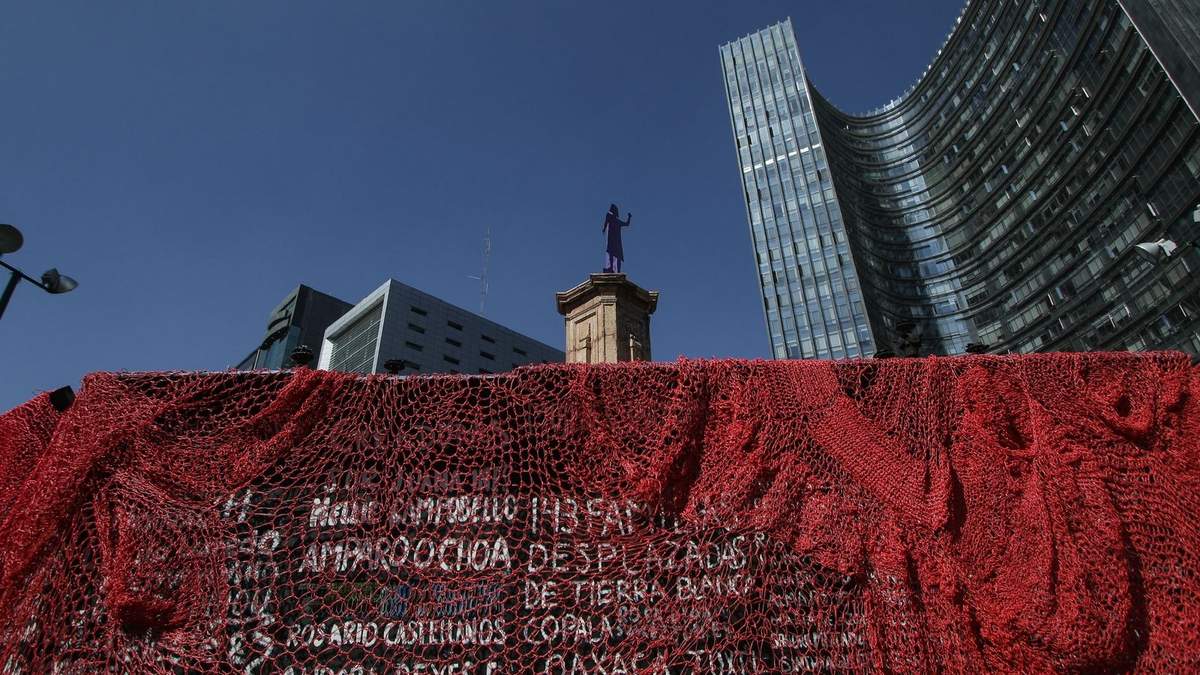 Antimonumenta Roja