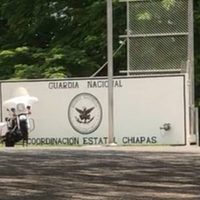 "Nos dan comida de perros", denuncian migrantes encerrados en bodega de la Guardia Nacional (Video)