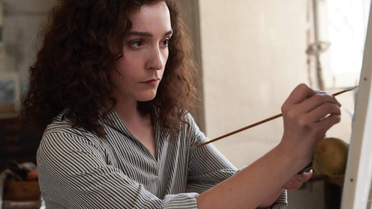 Olivia Vinall como Leonora