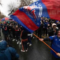 Los hinchas de Universidad de Chile se manifestaron en la Embajada Argentina