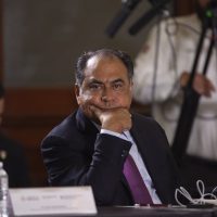 No hay dinero para pagar a trabajadores que están fuera del FONE, advierte Astudillo