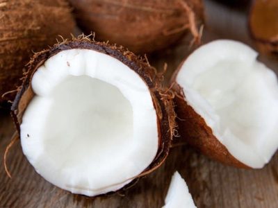 Si encontrás una cáscara de coco, tenés un tesoro: creá esta hermosa lámpara con toda la onda