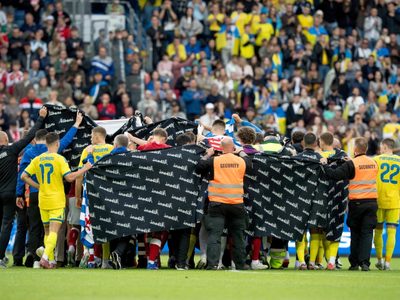 Christian Eriksen vuelve a desvanecerse en un partido; la Selección Danesa dice que está estable