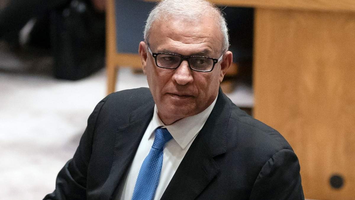 El representante especial de la Autoridad Palestina Ziad Abu Amr sale de una reunión del Consejo de Seguridad