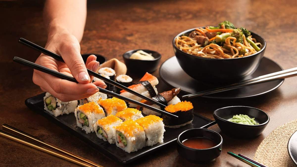 Palitos de sushi. Fuente: (X)